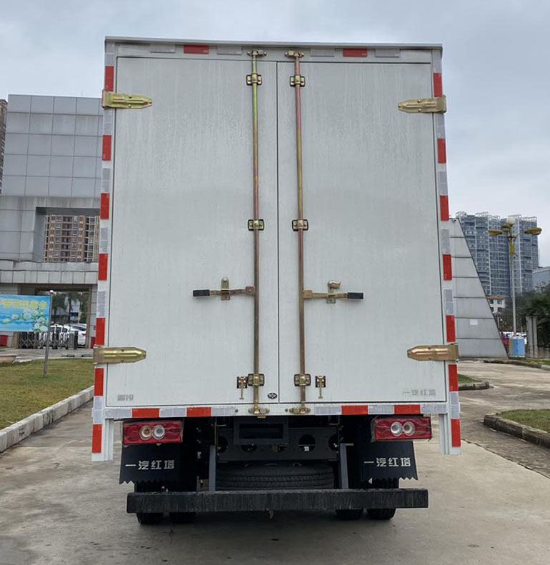 解放牌CA5040XXYK2L3E6廂式運(yùn)輸車公告圖片