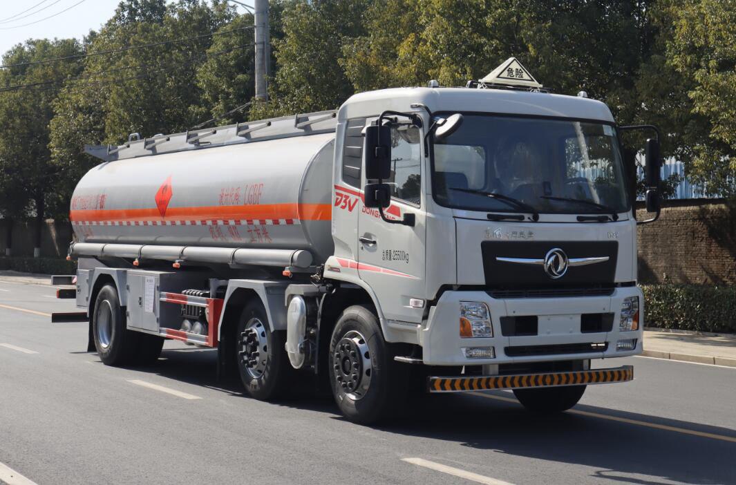中汽力威牌HLW5261GYYDF6運(yùn)油車(chē)公告圖片