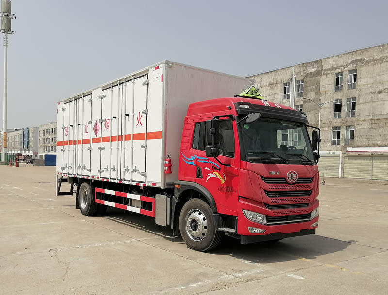 大力牌DLQ5183XRGCA6易燃固體廂式運輸車公告圖片