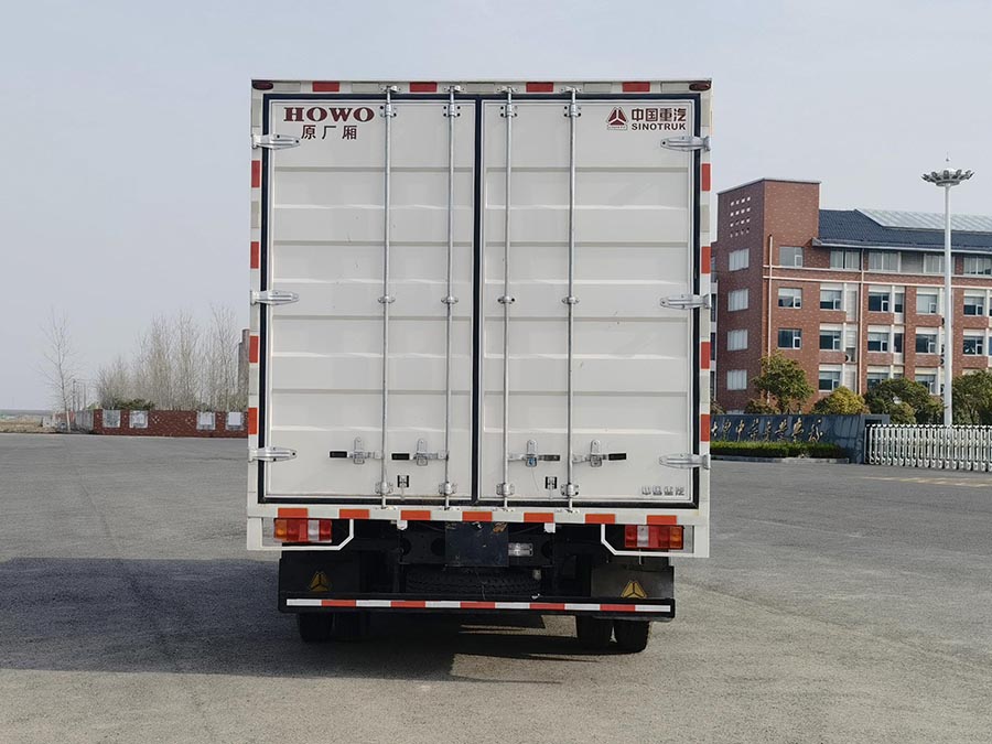 豪沃牌ZZ5047XXYF3415F145PHEV16插電式混合動力廂式運輸車公告圖片