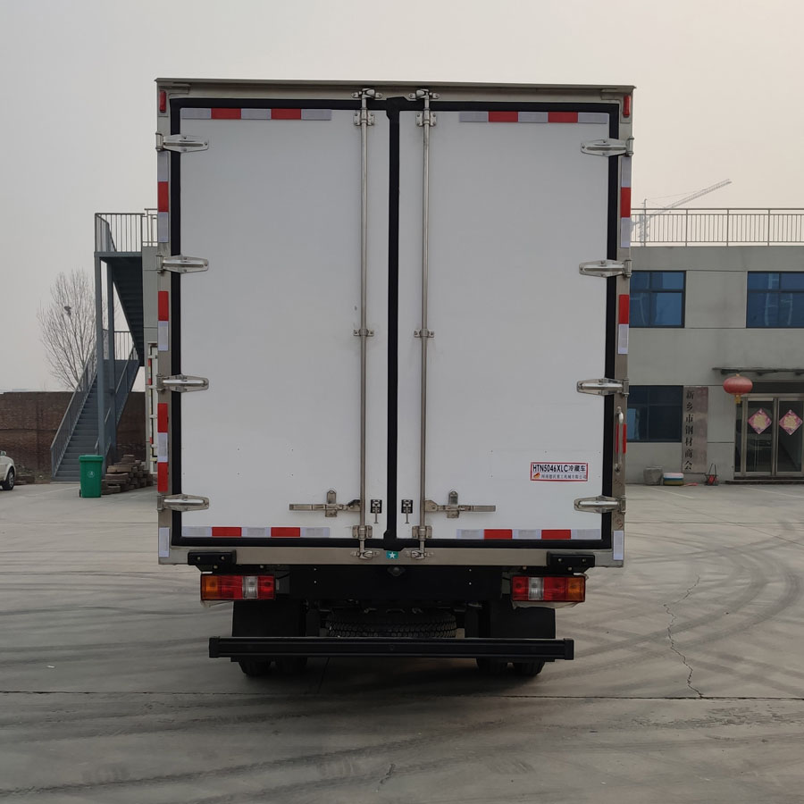 鴻天牛牌HTN5046XLC冷藏車(chē)公告圖片