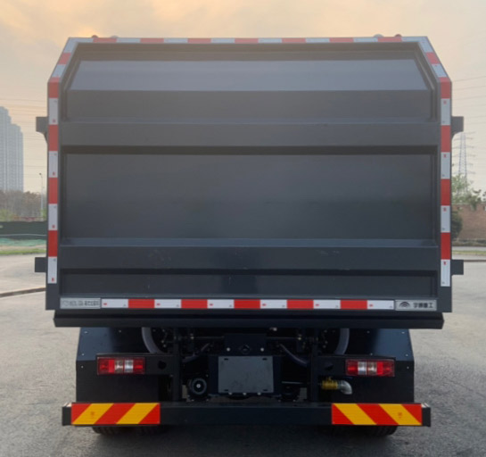 宇通牌YTZ5180ZXLT0D6廂式垃圾車公告圖片