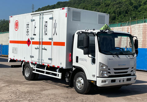 慶鈴牌QL5080XRYBUKAJ易燃液體廂式運(yùn)輸車公告圖片