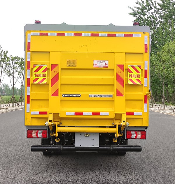 徐工牌XGH5070XTYLBEV純電動密閉式桶裝垃圾車公告圖片