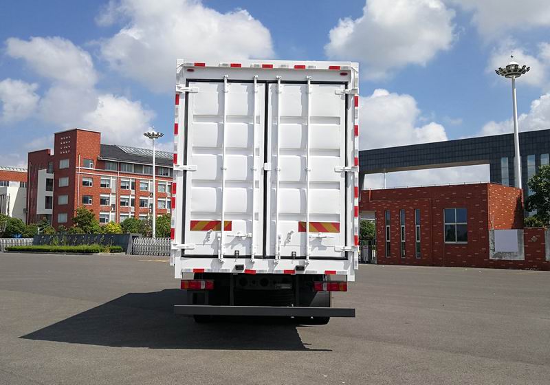 汕德卡牌ZZ5186XYKK501GF1B1翼開啟廂式車公告圖片