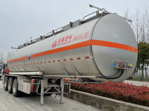 永强牌11.2米33吨3轴腐蚀性物品罐式运输半挂车(YQ9404GFWCY2)