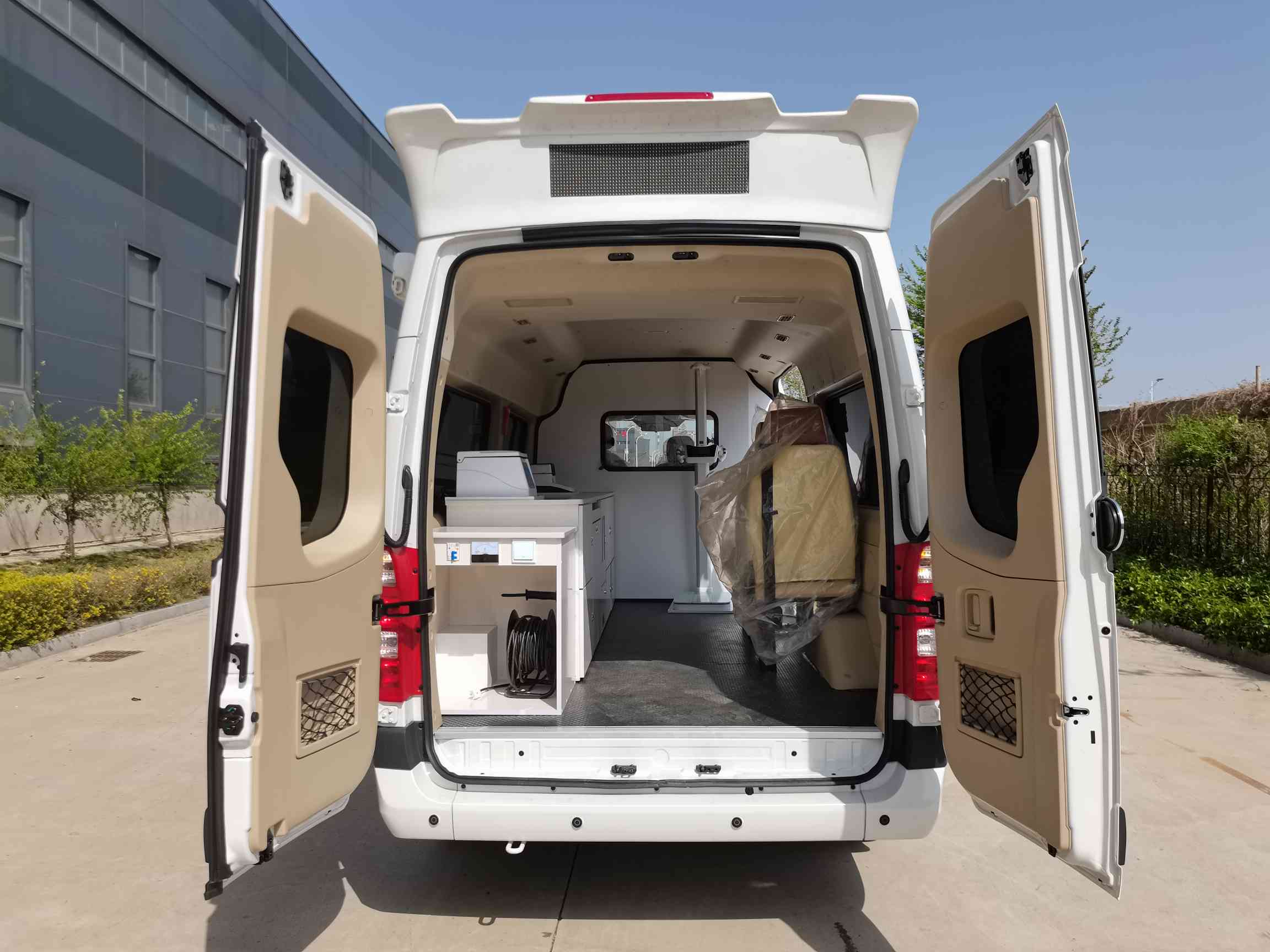 中衛(wèi)誠(chéng)信牌AZW5041XYL體檢醫(yī)療車(chē)公告圖片