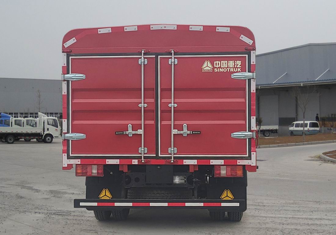 豪沃牌ZZ5047CCYF2813F144倉(cāng)柵式運(yùn)輸車(chē)公告圖片