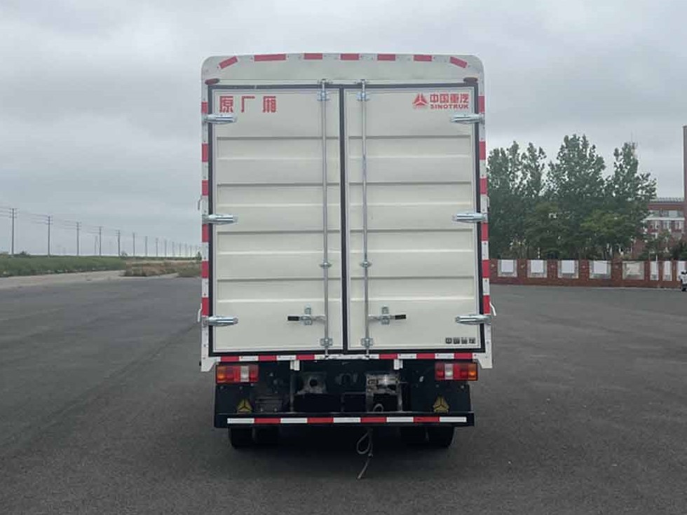 豪沃牌ZZ5047CCYG3314Z144BEV纯电动仓栅式运输车公告图片