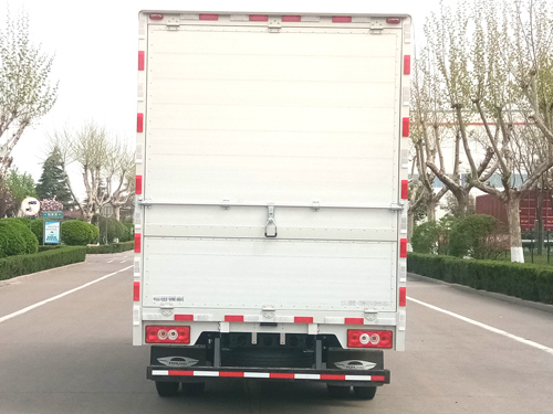 福田牌BJ5046XYK9JBA-03翼開啟廂式車公告圖片