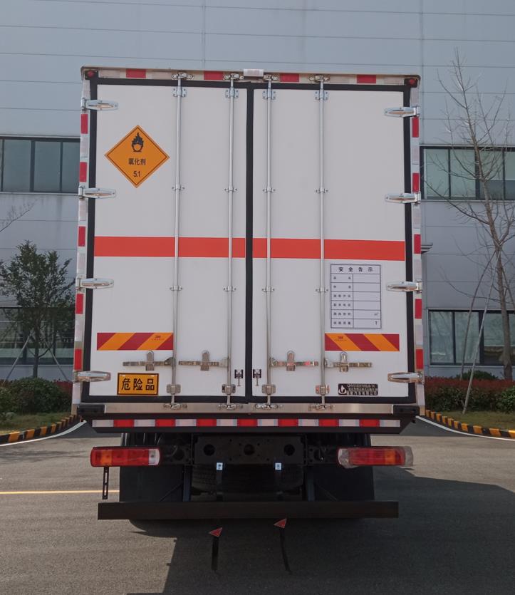 启敬牌QHV5180XYWBJ6-1K氧化性物品厢式运输车公告图片
