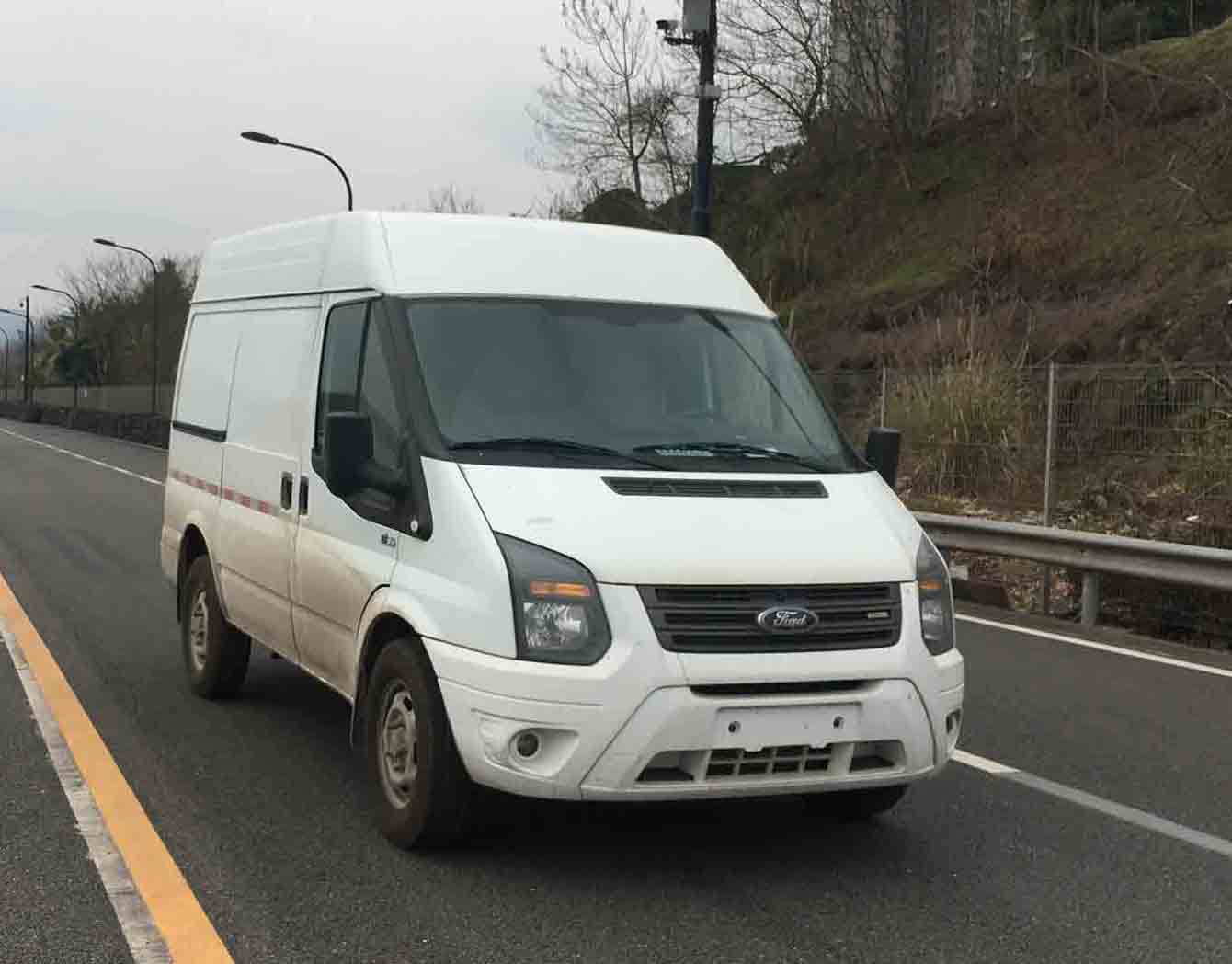 江铃全顺牌JX5040XXYTD-L6厢式运输车公告图片