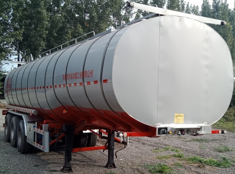 邢牛牌11.2米32吨3轴普通液体运输半挂车(XCG9400GPG)