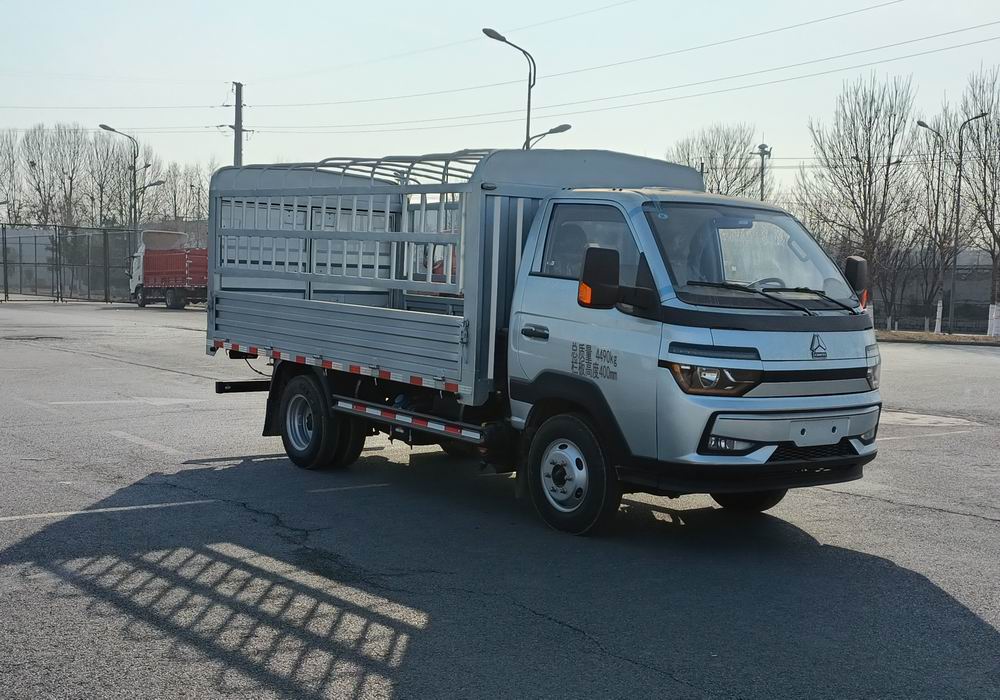 豪沃牌ZZ5047CCYF3112F145仓栅式运输车公告图片