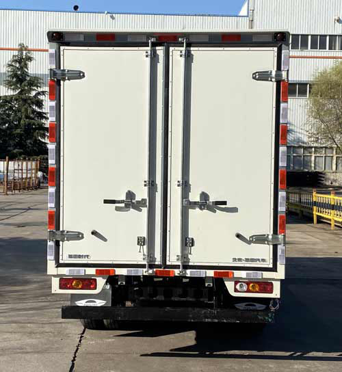 福田牌BJ5035XXY5JV5-01廂式運輸車公告圖片