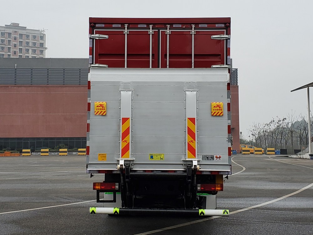 陜汽牌SX5189XXYGP6711廂式運(yùn)輸車公告圖片