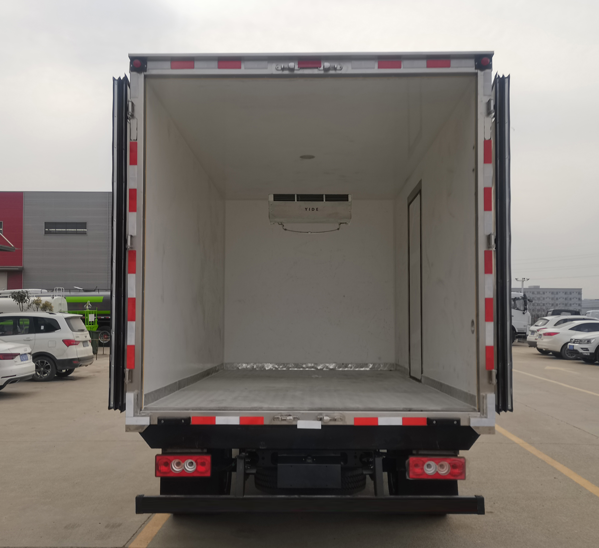 瑞力星牌RLQ5048XLCB6冷藏车公告图片