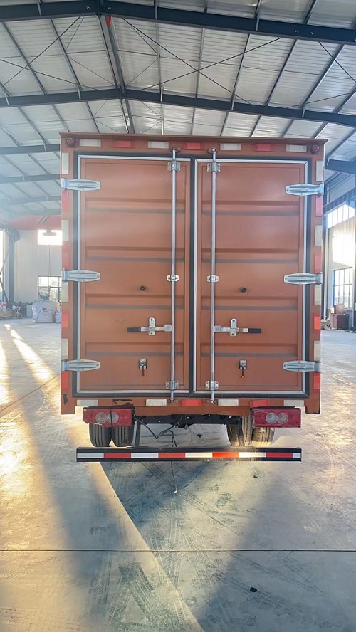 福田牌BJ5031XXY3AV6-AA2廂式運輸車公告圖片