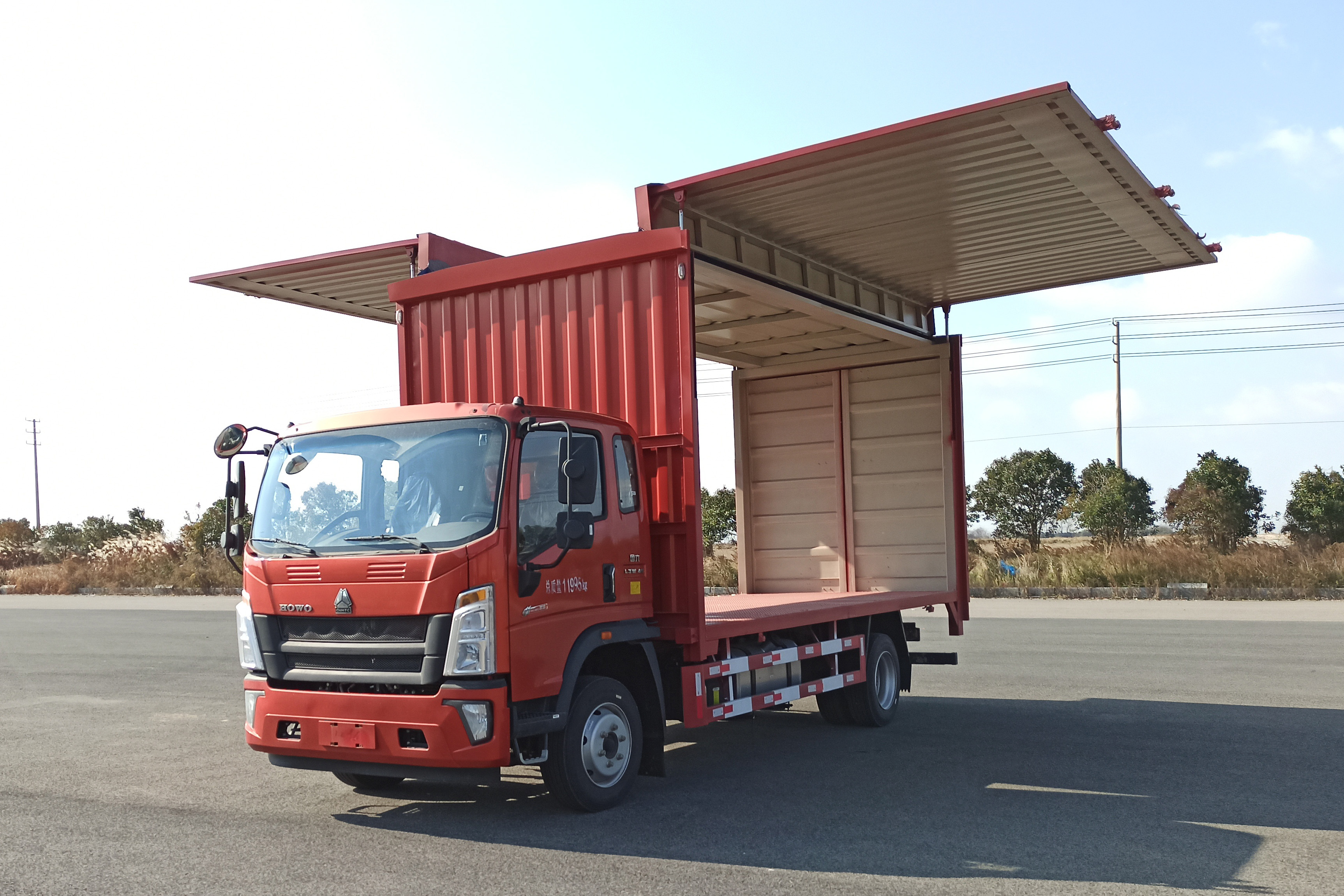 豪沃牌ZZ5127XYKH4515F1翼開啟廂式車公告圖片