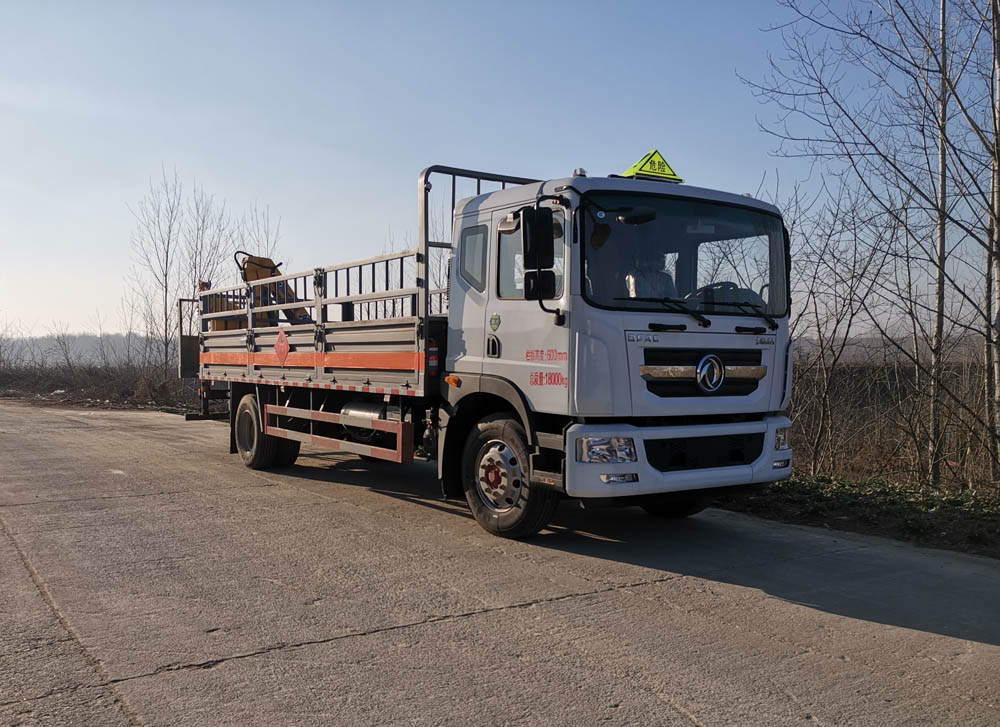 大力牌DLQ5185TQPEQ6氣瓶運(yùn)輸車公告圖片