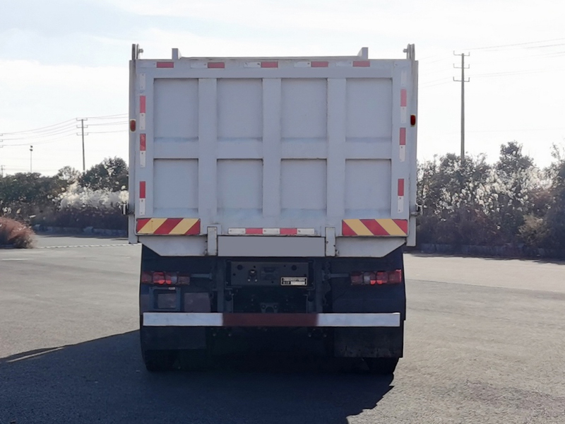 豪沃牌ZZ5317ZLJV256KF1自卸式垃圾車公告圖片