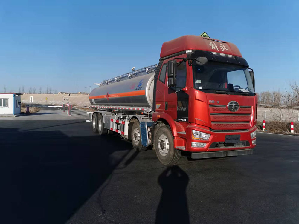 陸平機(jī)器牌LPC5324GYYC6鋁合金運(yùn)油車公告圖片