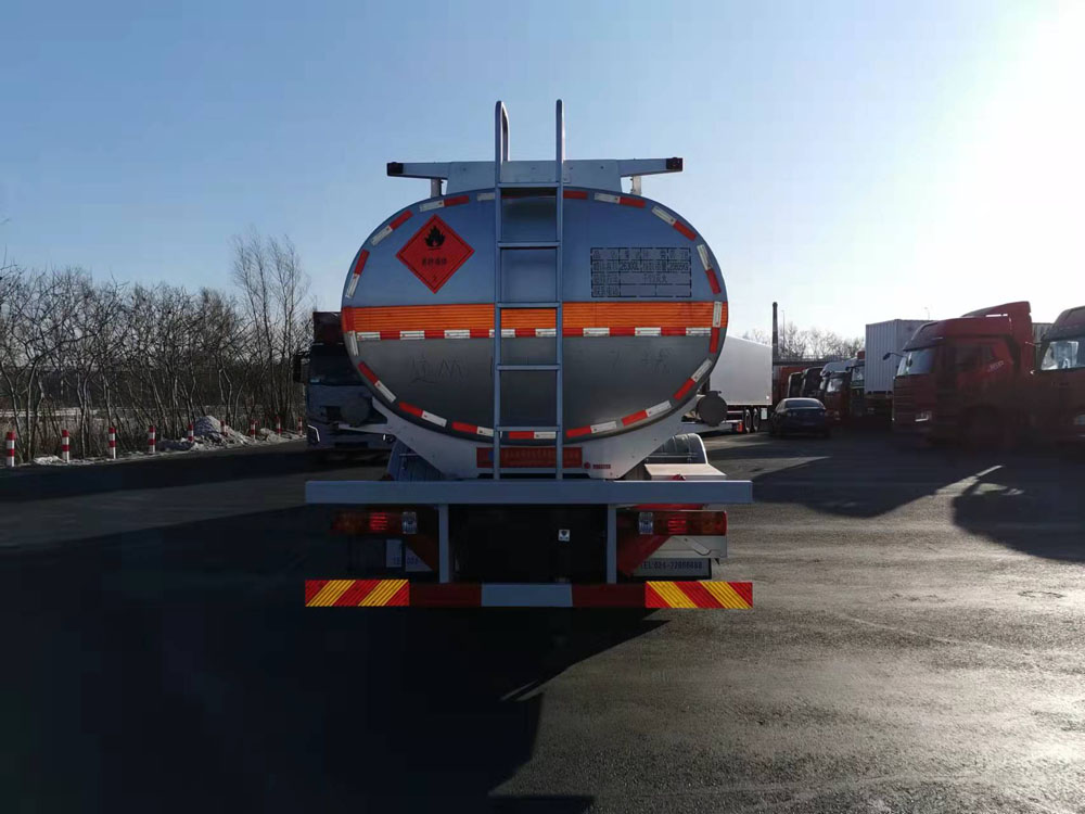 陸平機(jī)器牌LPC5324GYYC6鋁合金運(yùn)油車公告圖片