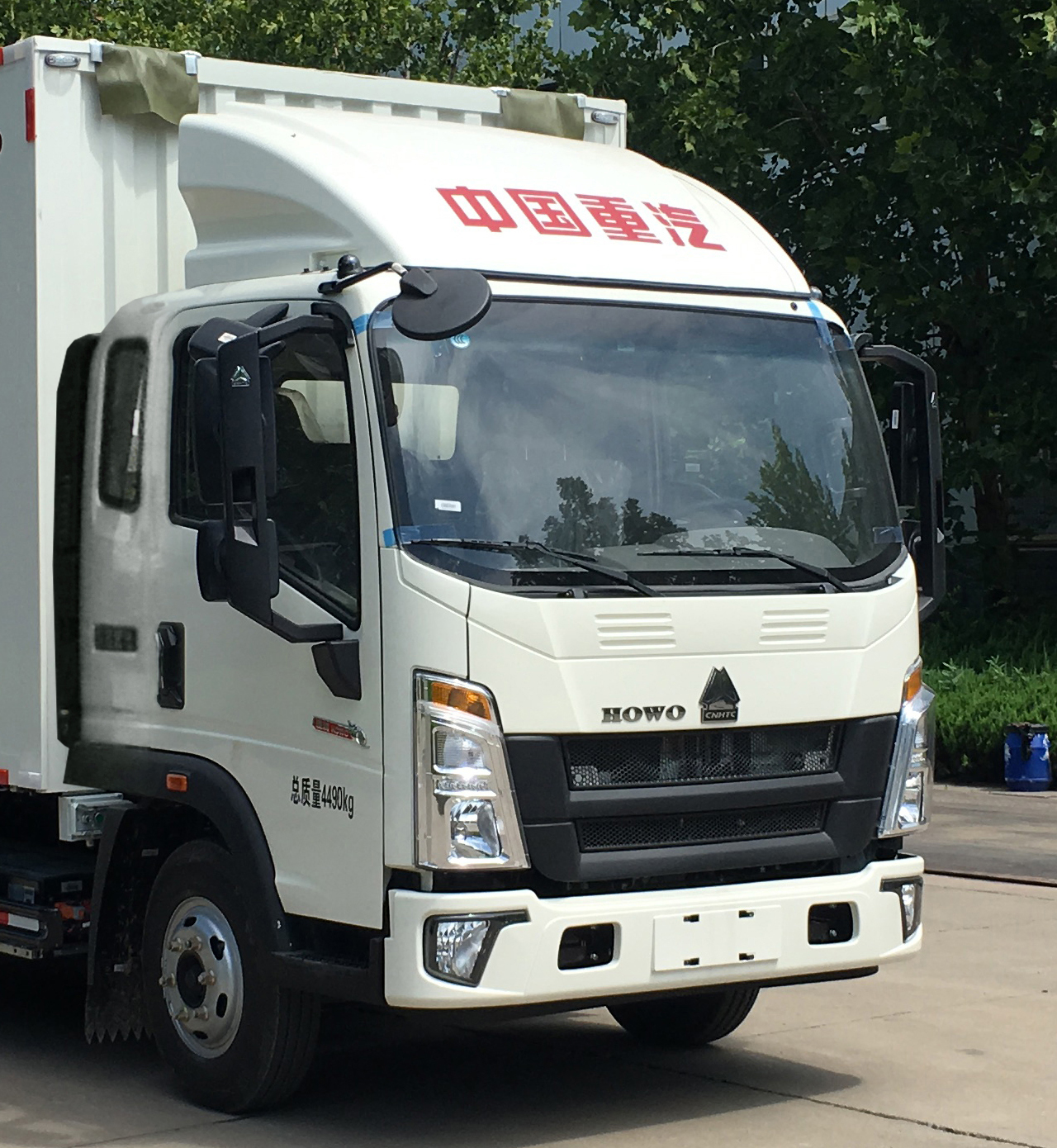 豪沃牌ZZ5047XYKG3314Z144BEV純電動翼開啟廂式車公告圖片