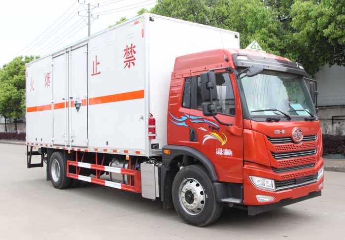 华通牌HCQ5185XFWCA6腐蚀性物品厢式运输车公告图片