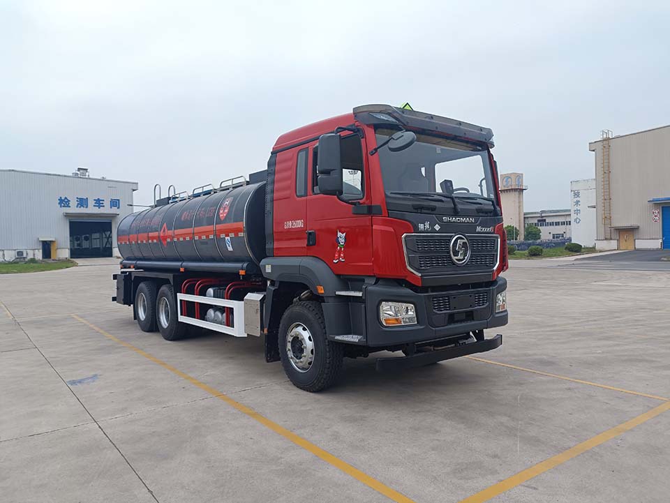 陕汽牌SHN5261GRYMB4161易燃液体罐式运输车公告图片
