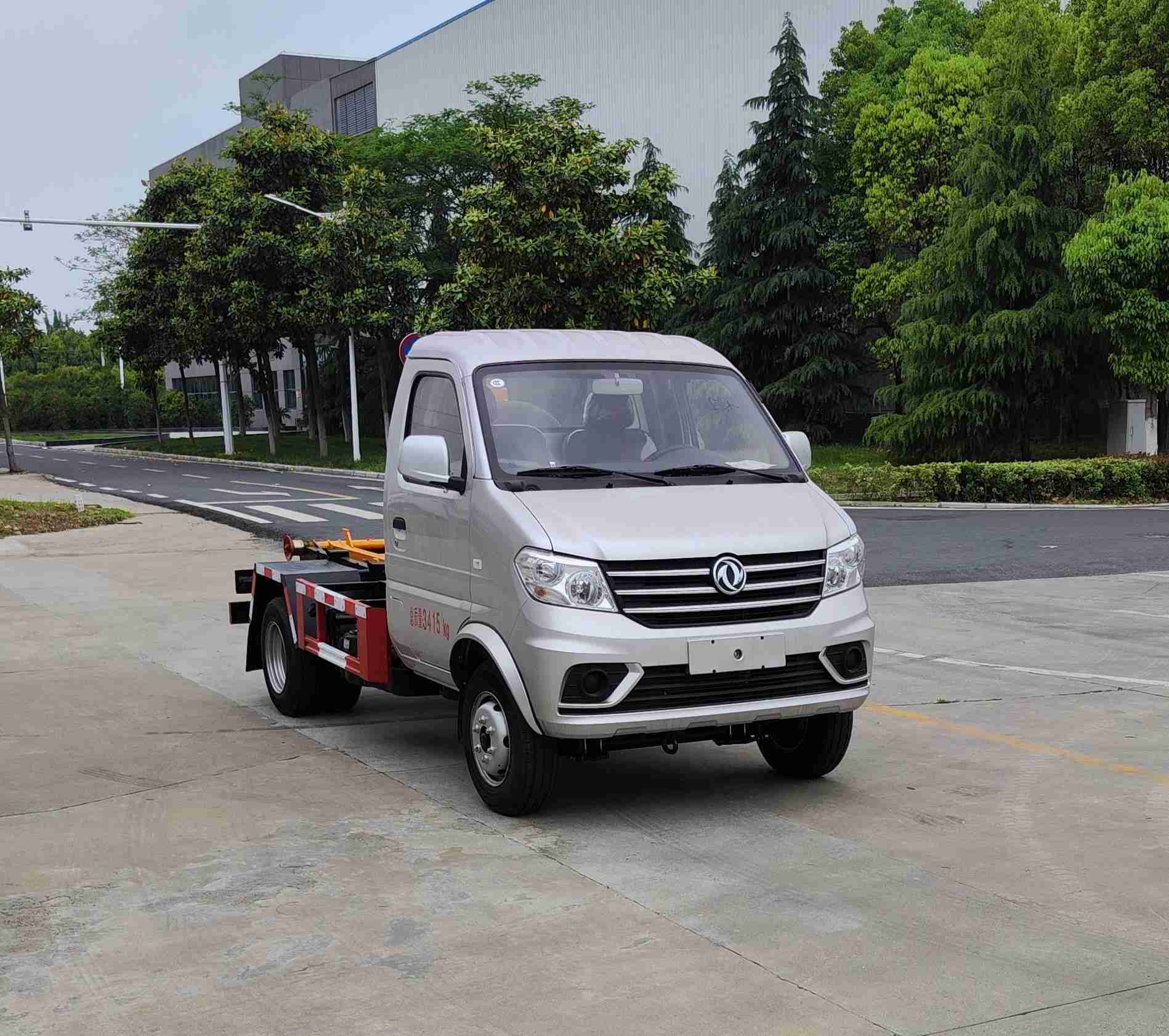 東風(fēng)牌DFZ5034ZXXE6車(chē)廂可卸式垃圾車(chē)公告圖片