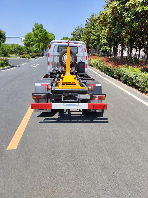 東風(fēng)牌DFZ5034ZXXE6車(chē)廂可卸式垃圾車(chē)公告圖片