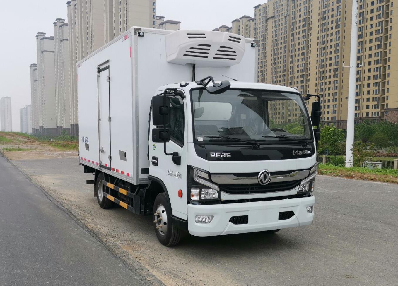 格威奥特牌STK5040XLCHEV插电式混合动力冷藏车公告图片