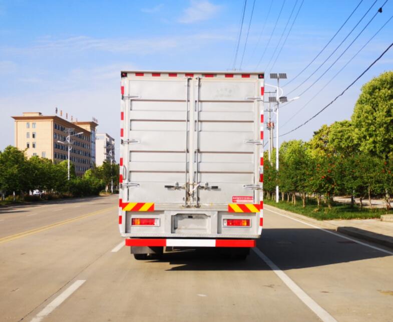 專威牌HTW5180TSCBJ6鮮活水產(chǎn)品運輸車公告圖片