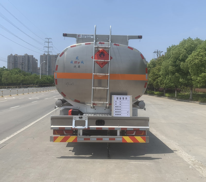 楚飞牌CLQ5264GYY6SXA铝合金运油车公告图片
