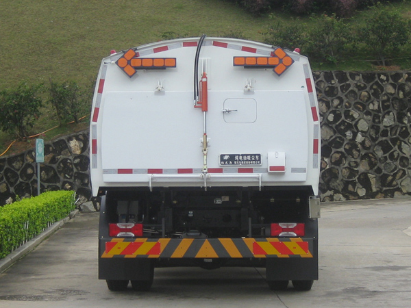 福龍馬牌FLM5120TXCNJBEV純電動吸塵車公告圖片