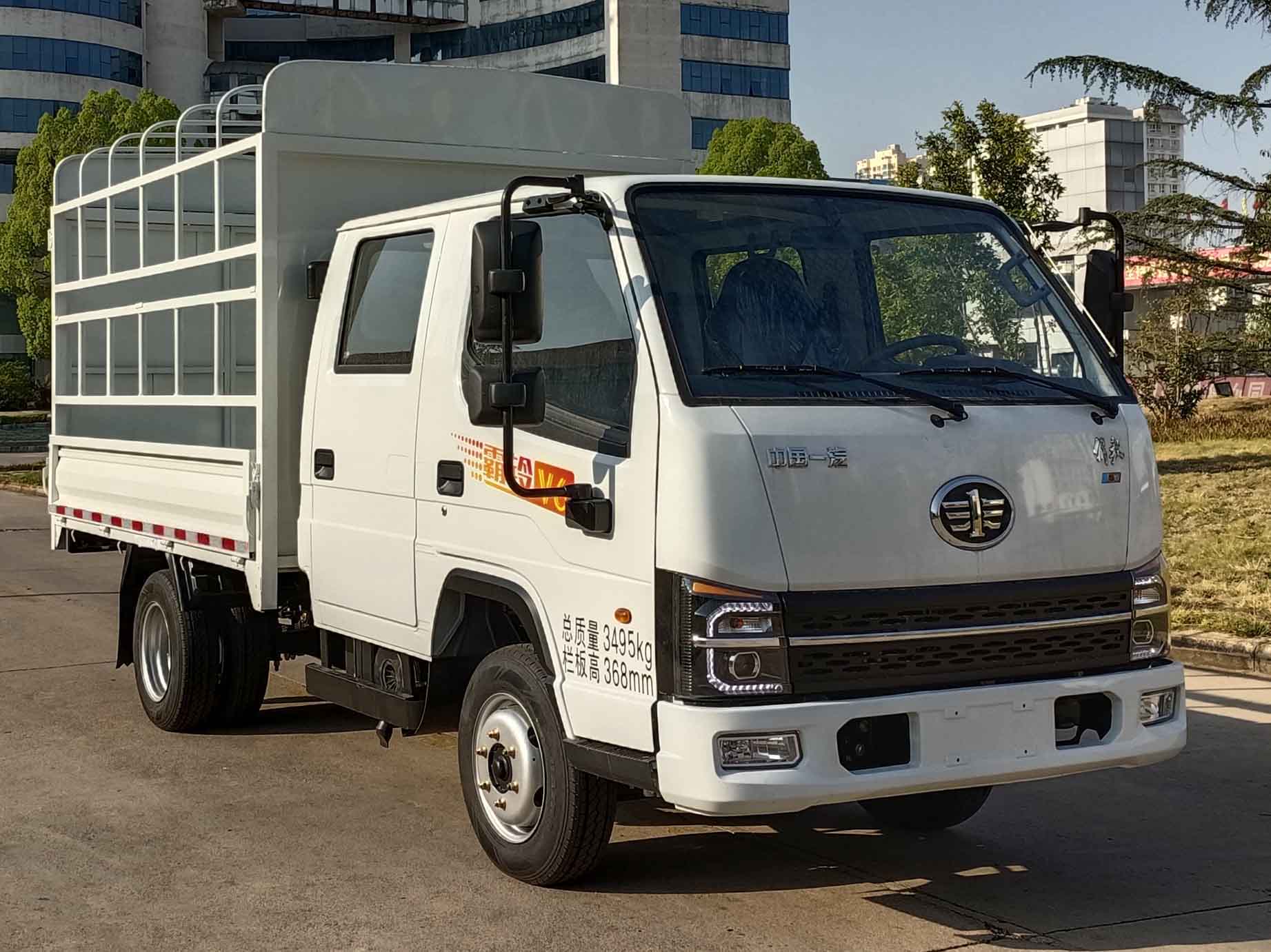 解放牌CA5030CCYQ2L1RE6倉柵式運(yùn)輸車公告圖片