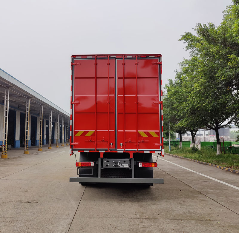 豪沃牌ZZ5317XXYV4667F1廂式運(yùn)輸車公告圖片