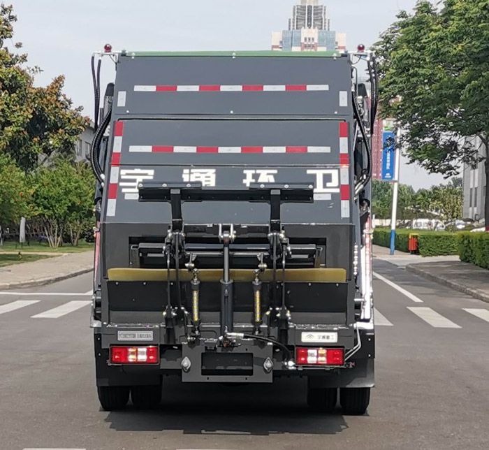 宇通牌YTZ5082ZYST0D6壓縮式垃圾車(chē)公告圖片