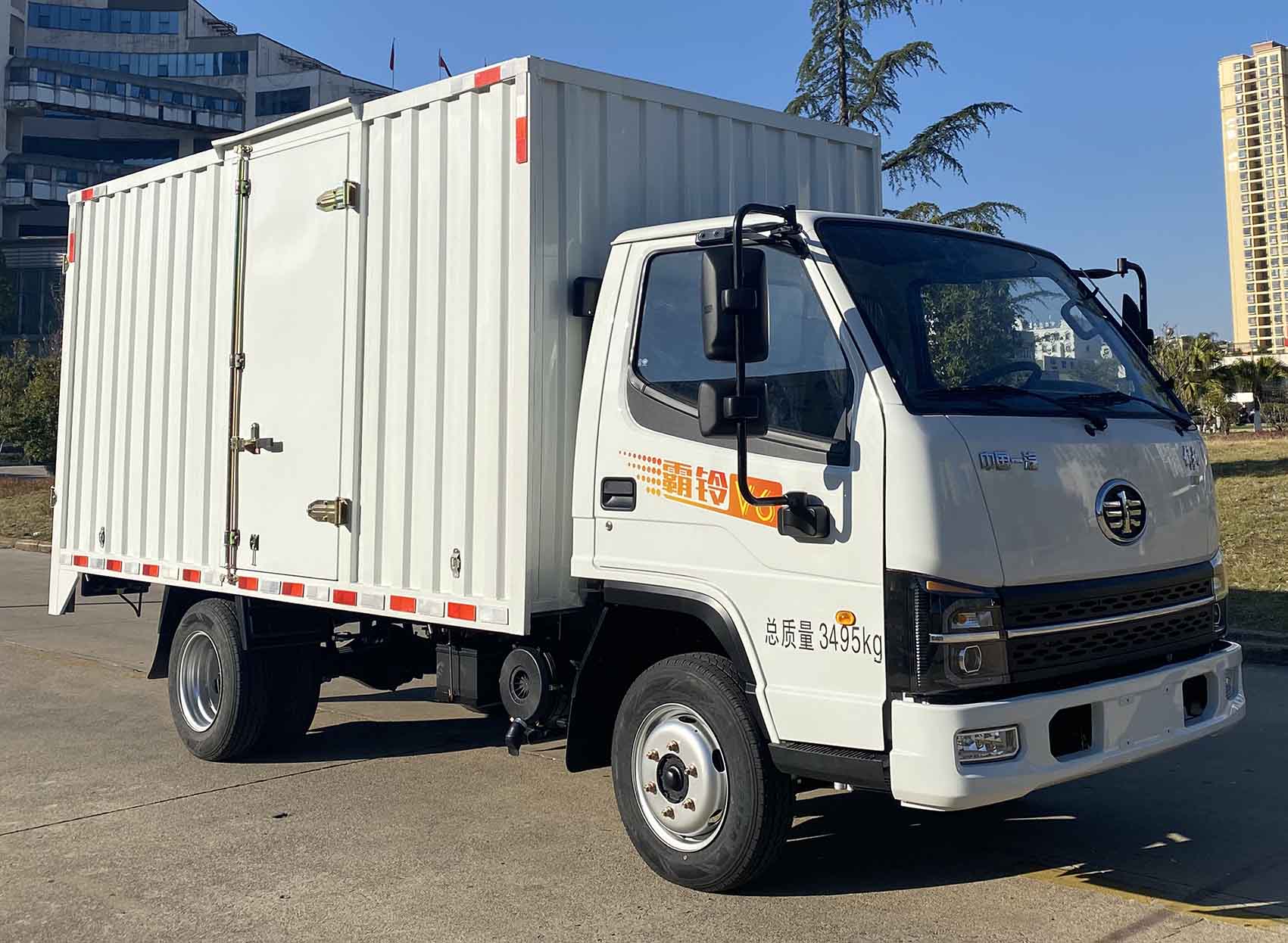 解放牌CA5030XXYQ2L1E6廂式運(yùn)輸車公告圖片