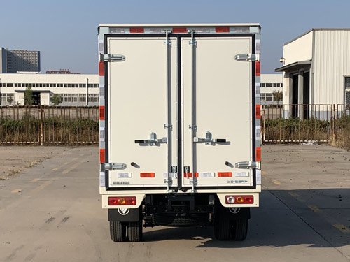 福田牌BJ5030XXY5AV7-51廂式運(yùn)輸車公告圖片