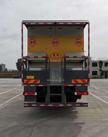 駿強(qiáng)牌JQ5318TFC01瀝青碎石同步封層車公告圖片