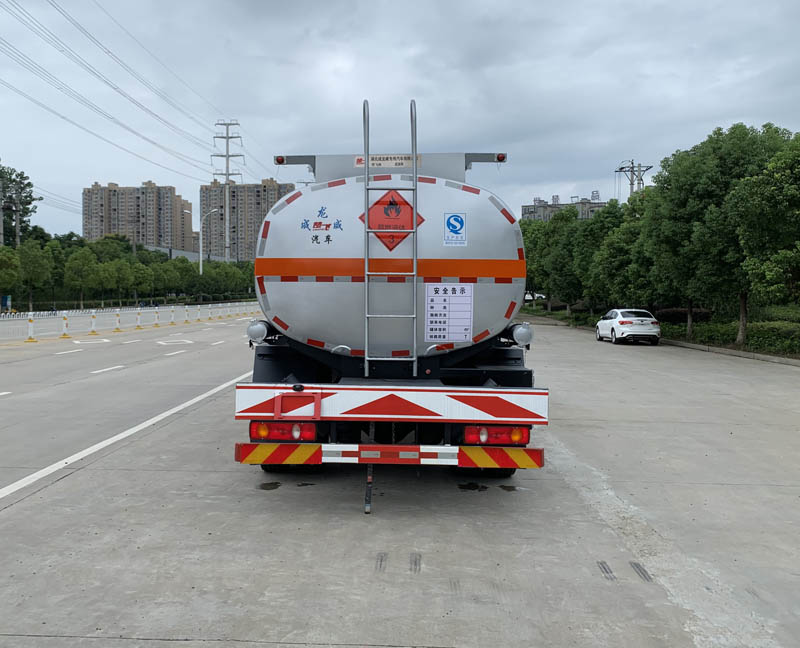 楚飛牌CLQ5262GYY6D運(yùn)油車公告圖片