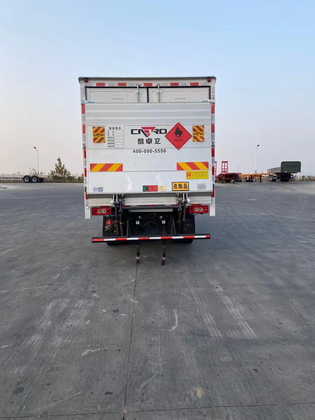 鴻星達(dá)牌SJR5120XRQ-6易燃?xì)怏w廂式運(yùn)輸車公告圖片