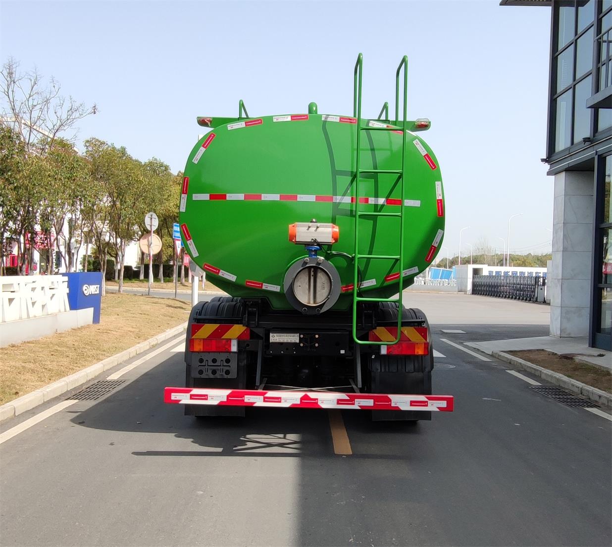 東風(fēng)牌DFZ5310ZWXSZ6D污泥自卸車公告圖片