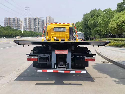 龙牧双星牌LMX5121TQZEQ6清障车公告图片