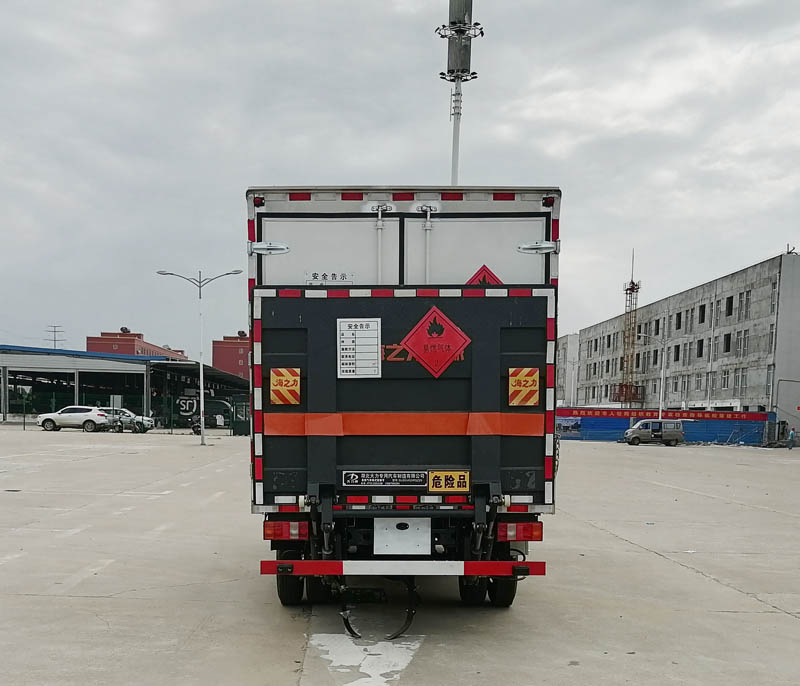 大力牌DLQ5042XRQZZ6易燃?xì)怏w廂式運(yùn)輸車公告圖片