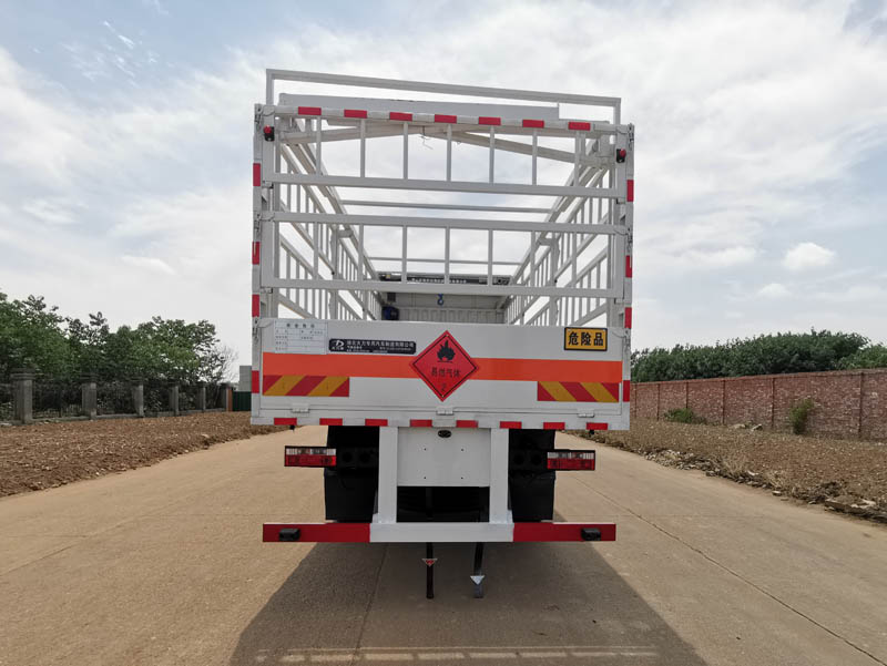 大力牌DLQ5183TQPEQ6氣瓶運(yùn)輸車公告圖片