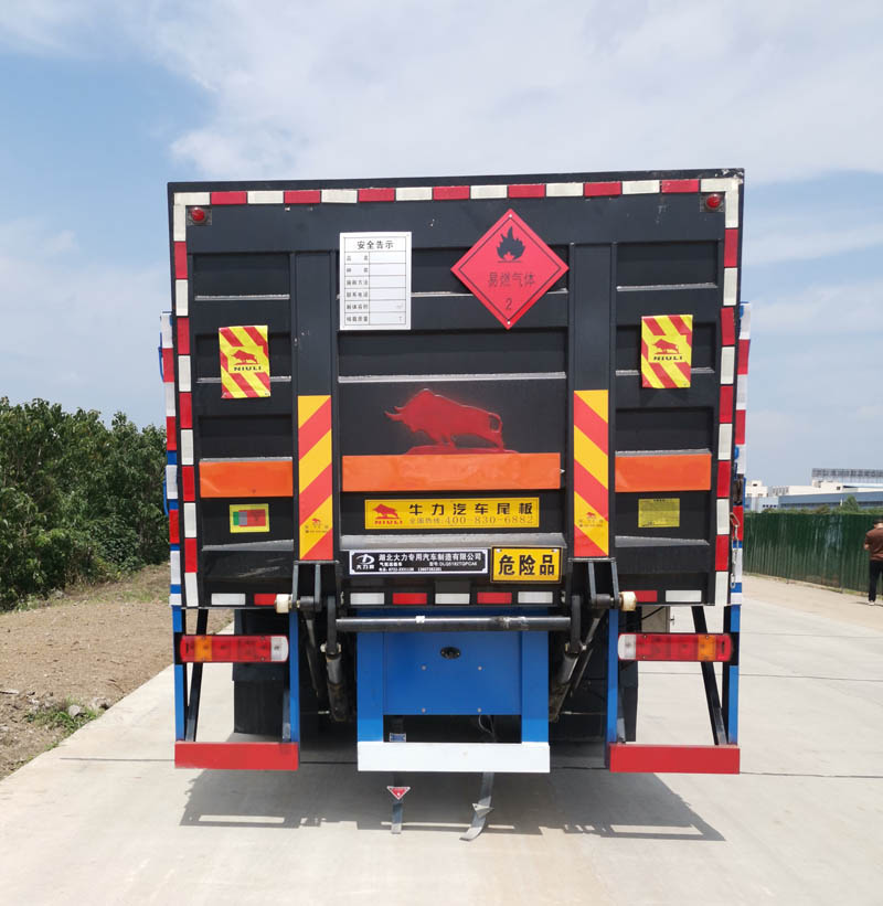 大力牌DLQ5182TQPCA6氣瓶運(yùn)輸車公告圖片