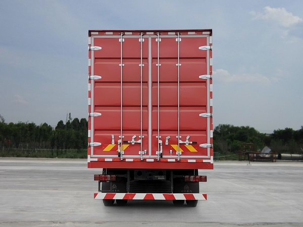 豪沃牌ZZ5257XXYN56CJF1廂式運(yùn)輸車公告圖片